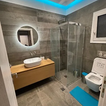 Luxury 3 Bedroom Apartment In Kiato Center Exterior foto