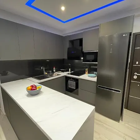 Luxury 3 Bedroom Apartment In Kiato Center Exterior foto