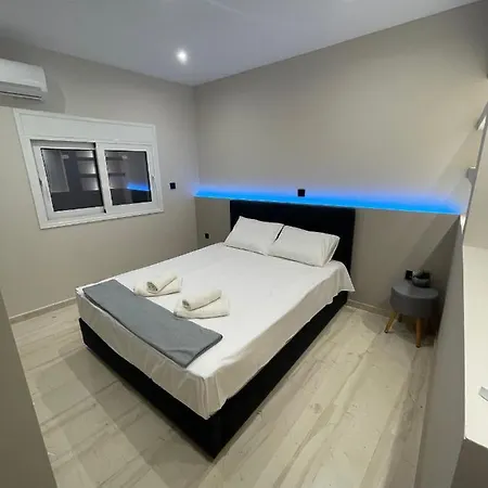 Luxury 3 Bedroom Apartment In Kiato Center Exterior foto