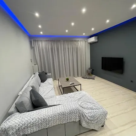 Luxury 3 Bedroom Apartment In Kiato Center Exterior foto
